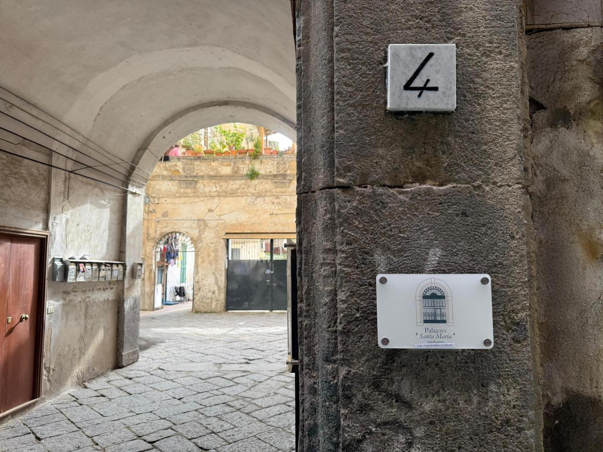 לינה וארוחת בוקר נאפולי Palazzo Santa Maria מראה חיצוני תמונה